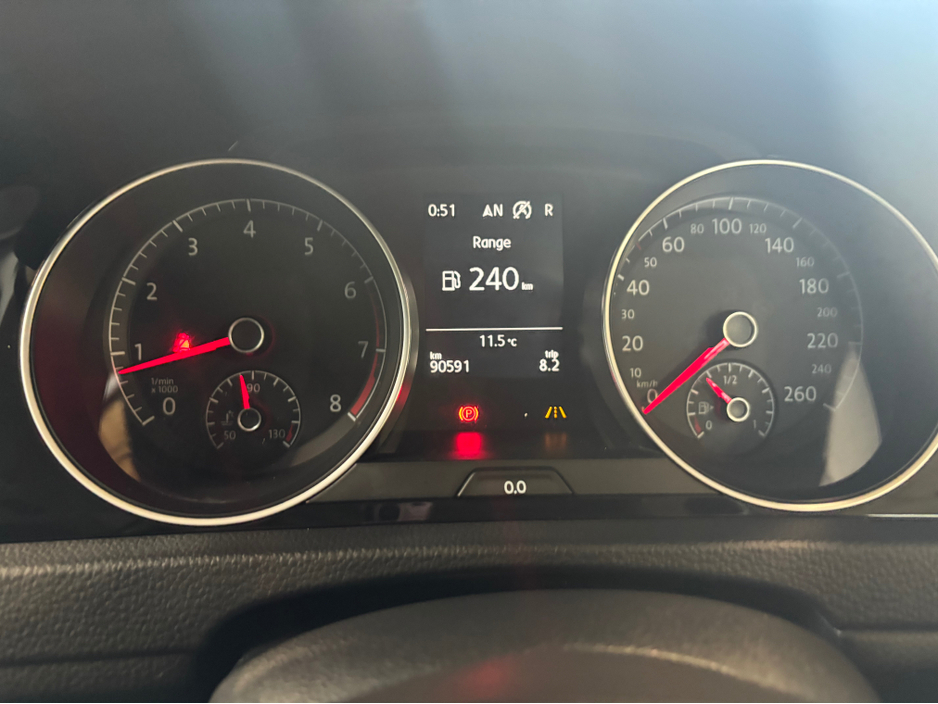 2017 Volkswagen Golf - image 11