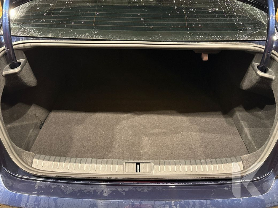 2016 Volkswagen Passat - image 24