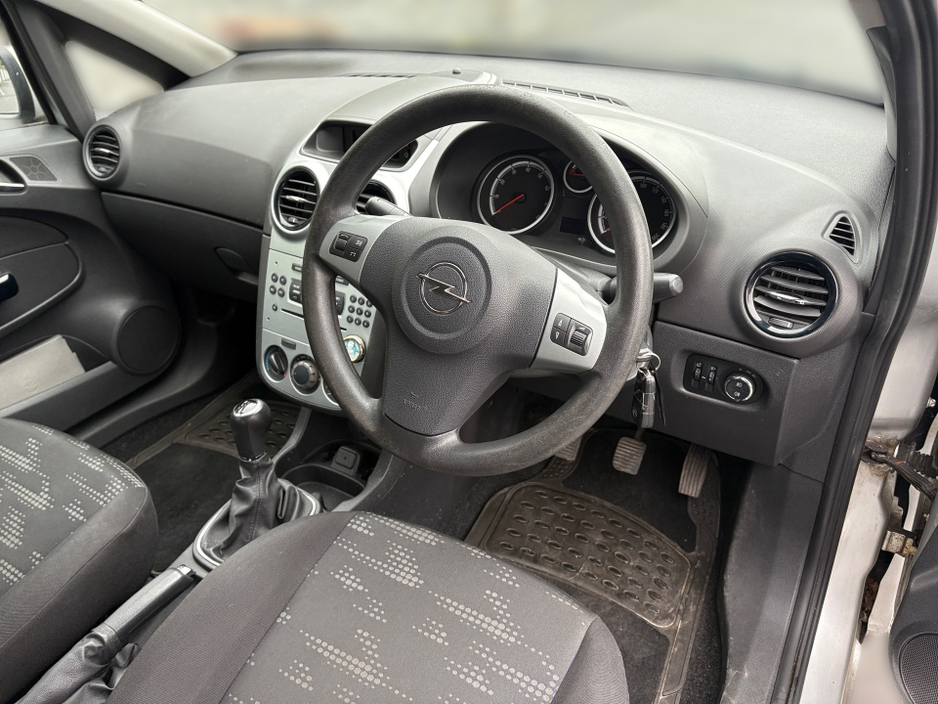 2011 Opel Corsa - image 11