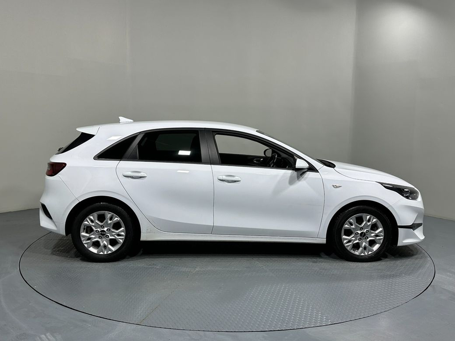 2023 Kia Ceed - image 8