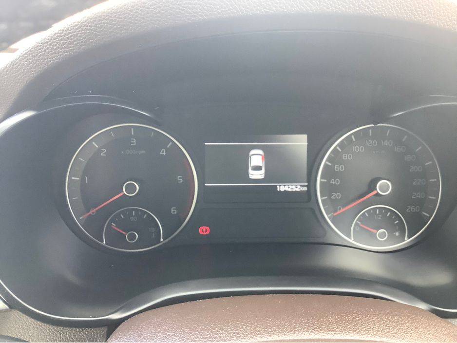 2019 Kia Optima - image 2