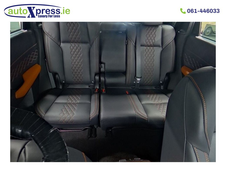 2023 Mitsubishi Outlander - image 4