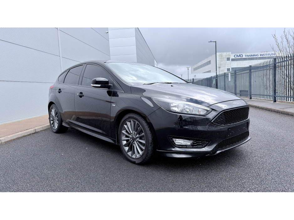 2017 Ford Focus - image 5