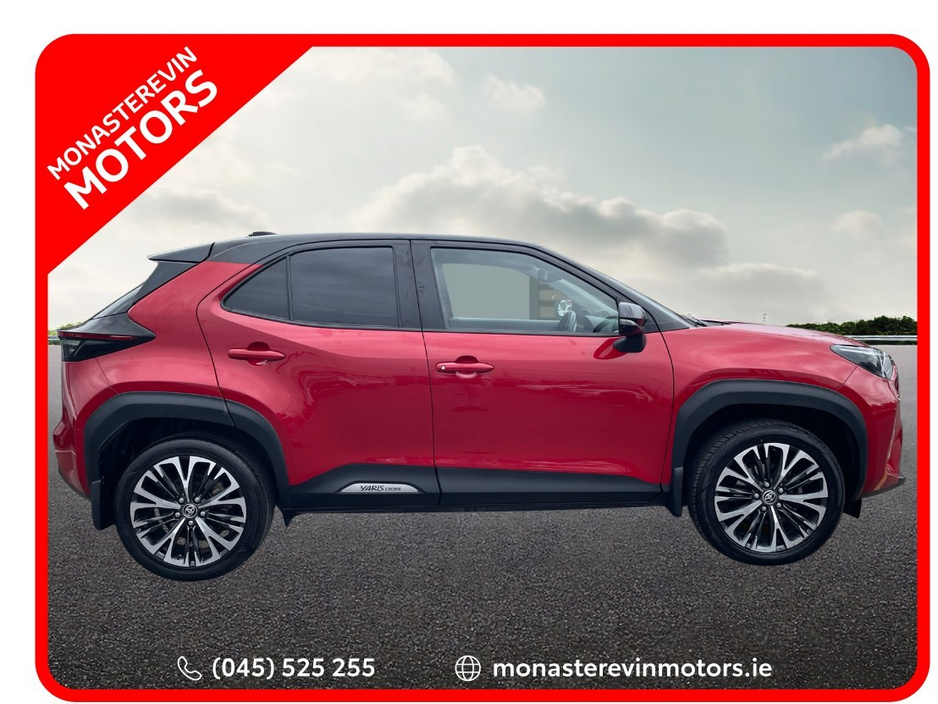 2022 Toyota Yaris - image 3