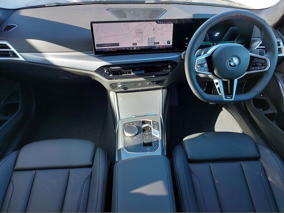 2025 BMW 3 Series - image 4