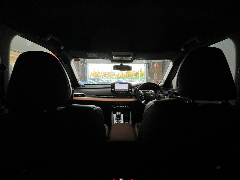 2024 Mitsubishi Outlander - image 21