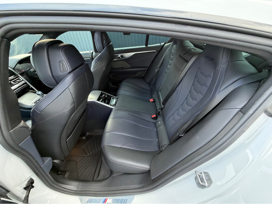 2020 BMW 8 Series - image 33