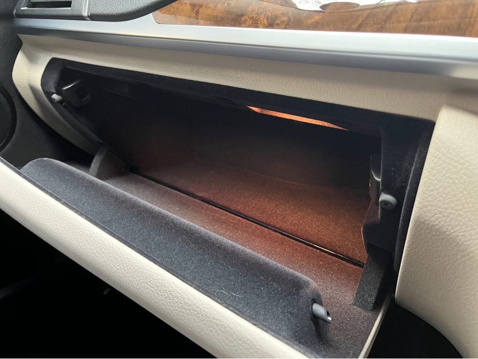 2016 BMW 3 Series - image 15