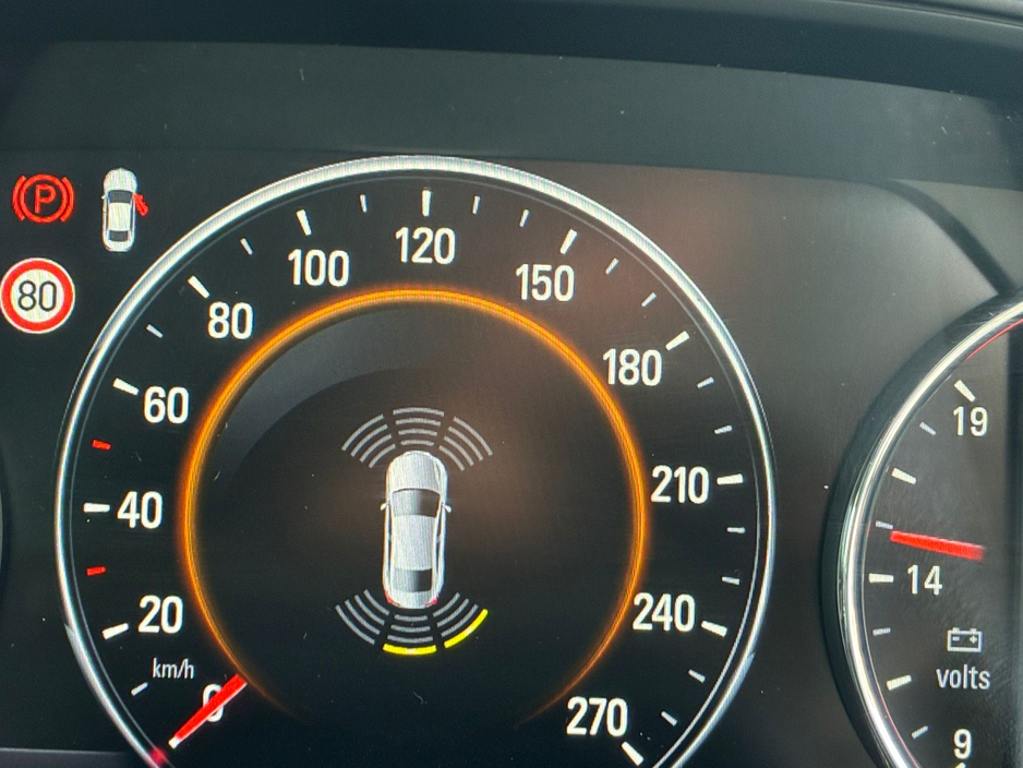 2018 Opel Insignia - image 5