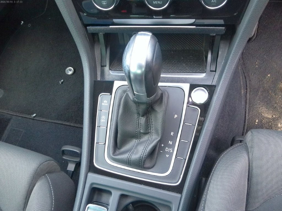 2017 Volkswagen Golf - image 6