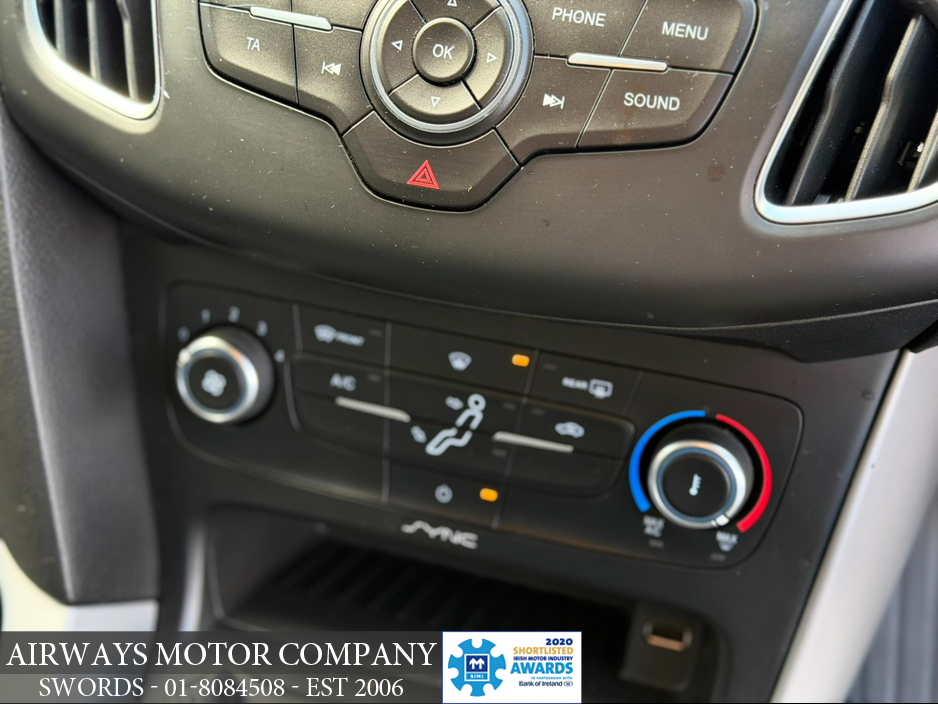 2016 Ford Focus - image 10