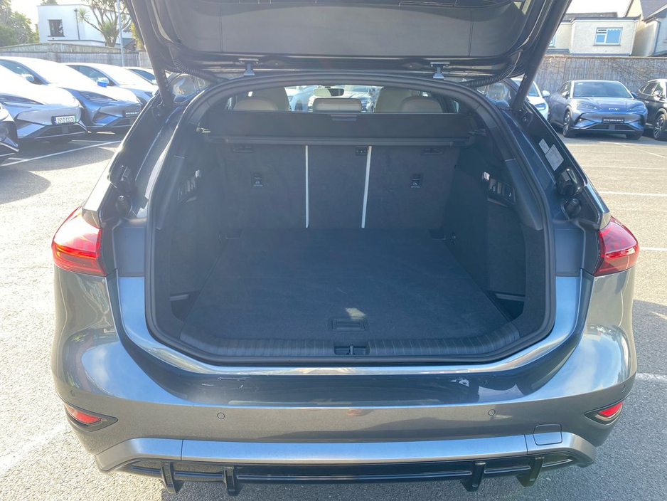 2025 Audi A6 - image 23