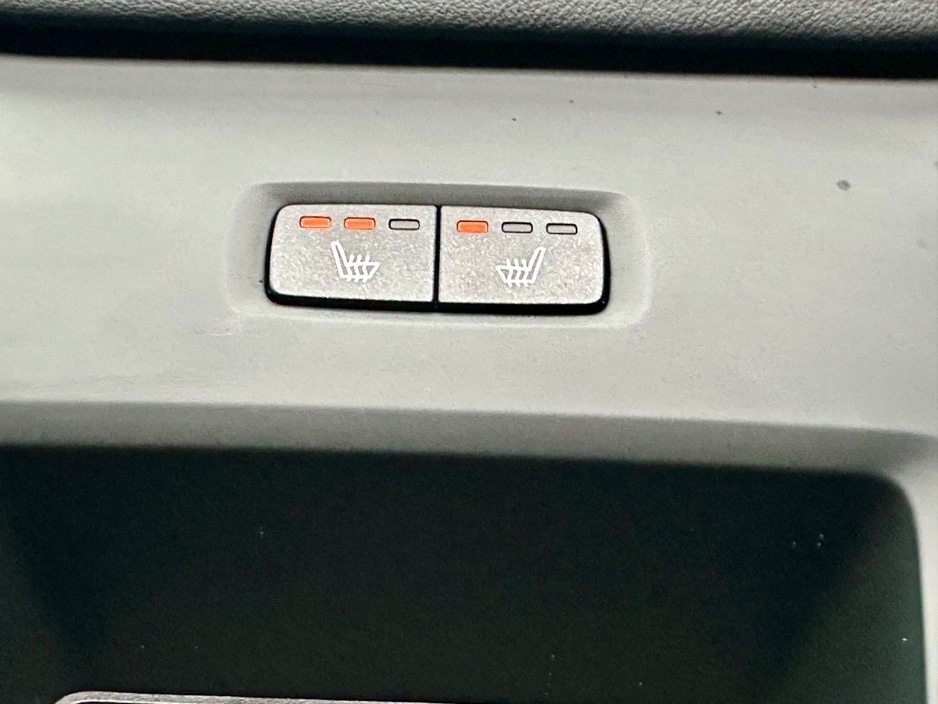 2025 Volvo XC60 - image 27