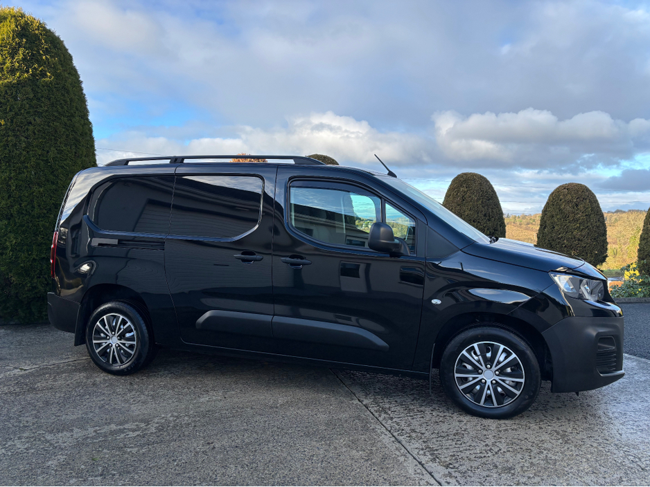 2023 Peugeot Partner ACTIVE PLUS 1.5 BLUE  LWB €17,950