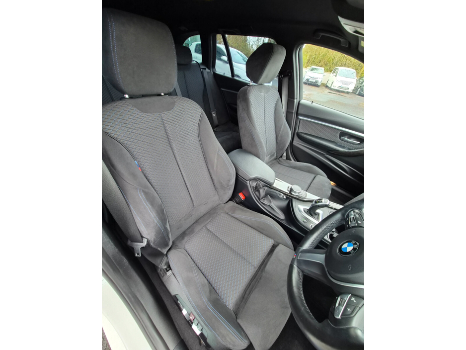 2018 BMW 3 Series - image 12