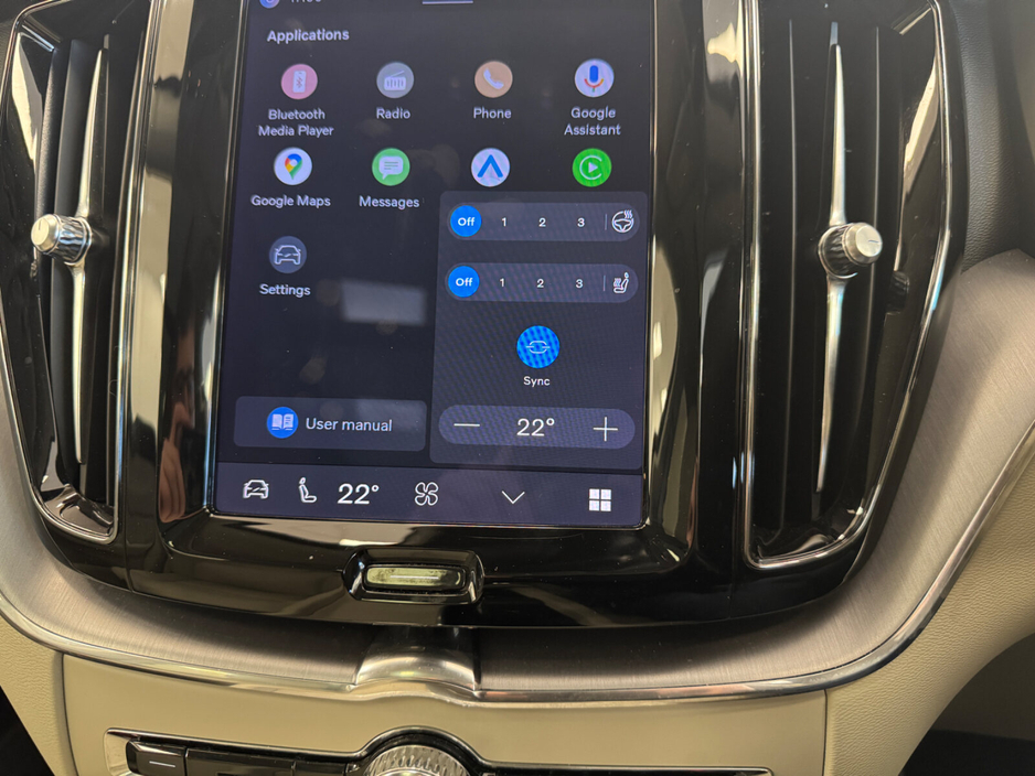 2022 Volvo XC60 - image 9