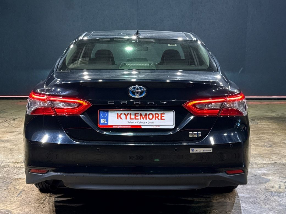 2021 Toyota Camry - image 4