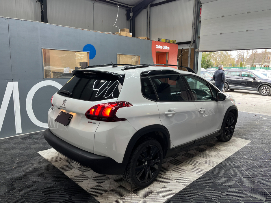 2020 Peugeot 2008 - image 2