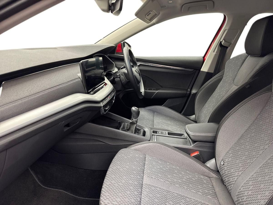 2024 Skoda Octavia - image 2