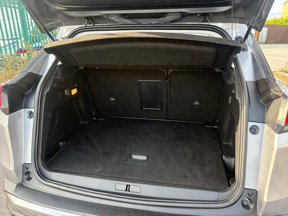 2019 Peugeot 3008 - image 8