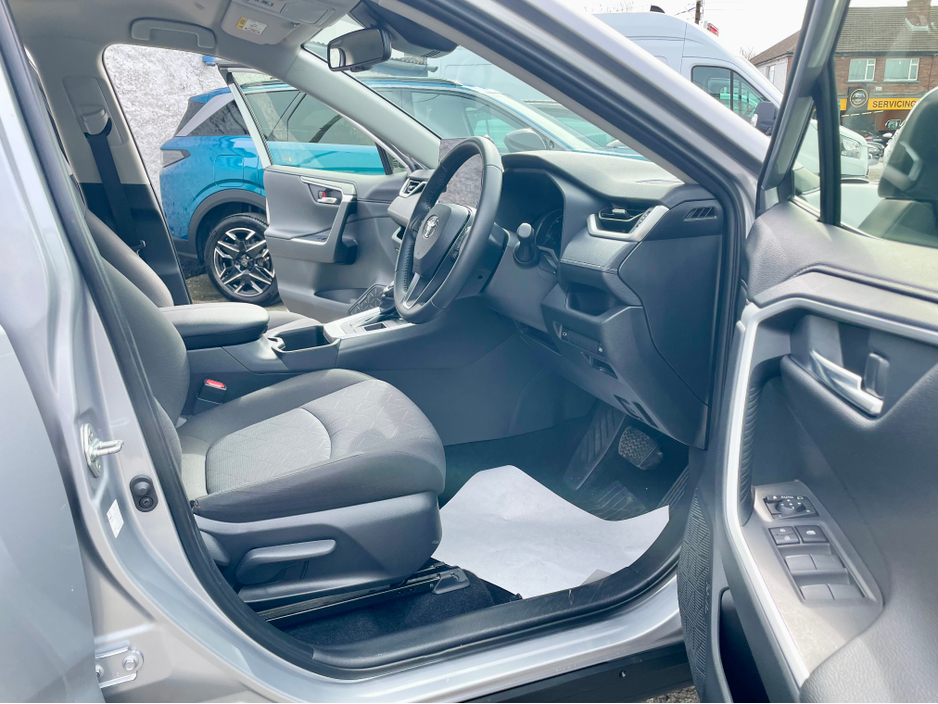 2024 Toyota Rav4 - image 7