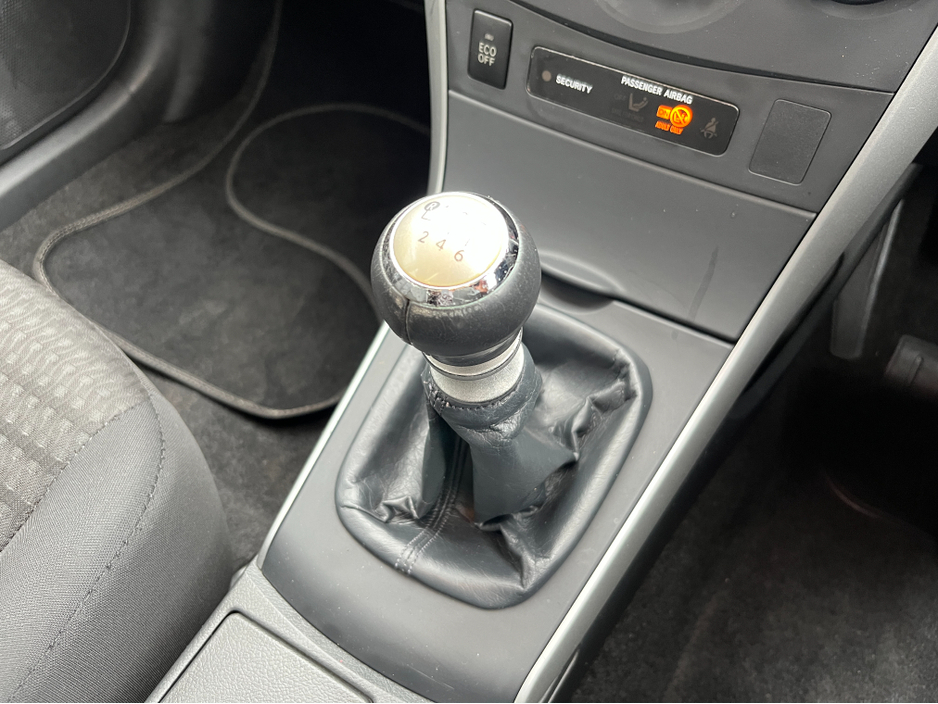 2013 Toyota Corolla - image 12