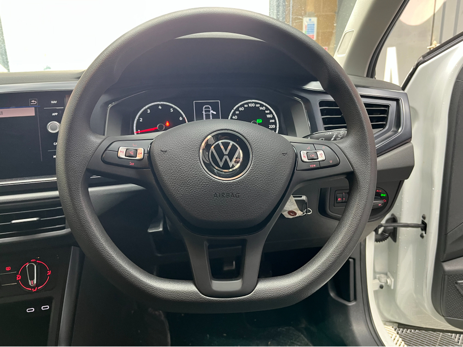 2021 Volkswagen Polo - image 7
