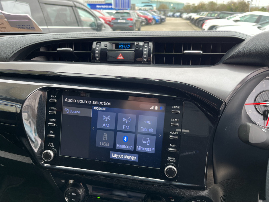 2024 Toyota Hilux - image 19