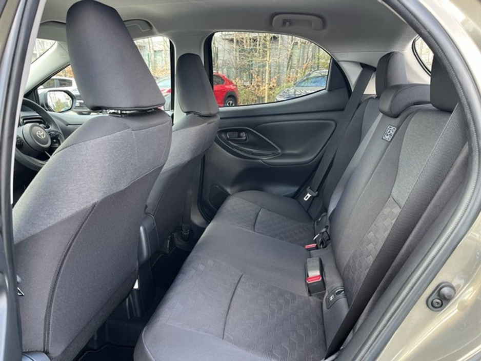 2025 Toyota Yaris - image 7