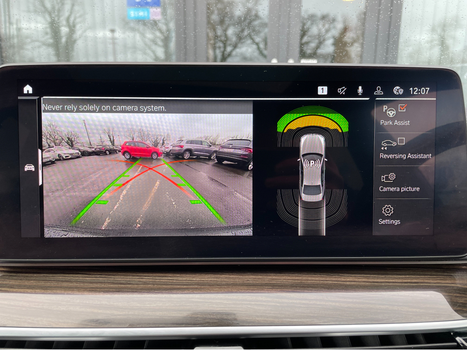 2021 BMW 5 Series - image 18