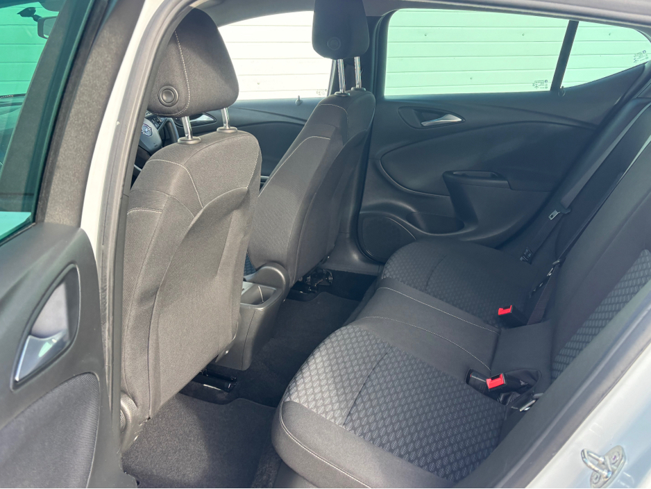 2021 Opel Astra - image 16