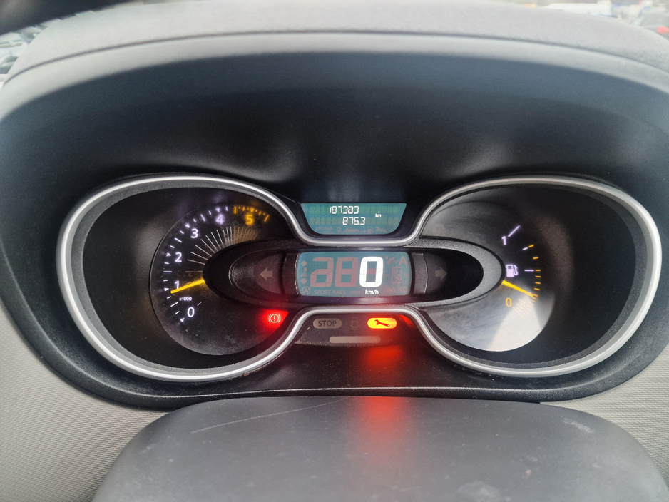 2018 Nissan NV300 - image 9