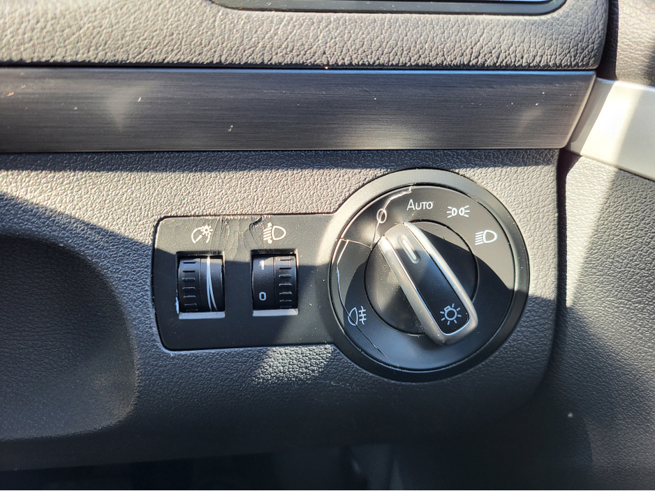 2014 Volkswagen Touran - image 29