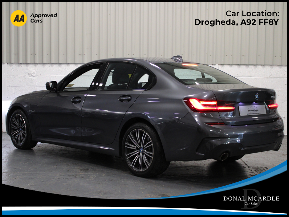 2022 BMW 3 Series - image 10