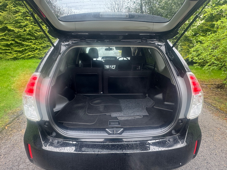 2015 Toyota Prius - image 9