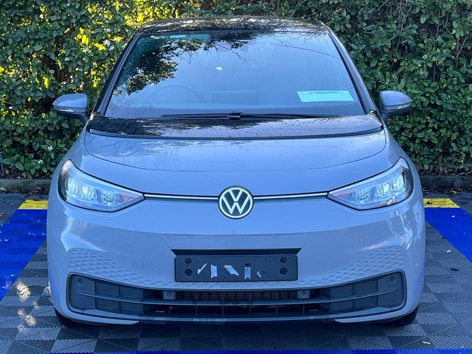 2023 Volkswagen ID.3 LIFE 58KWH // HEATED SEATS // ADAPTIVE CRUISE CONTROL // DIGITAL CLUSTER €20,950