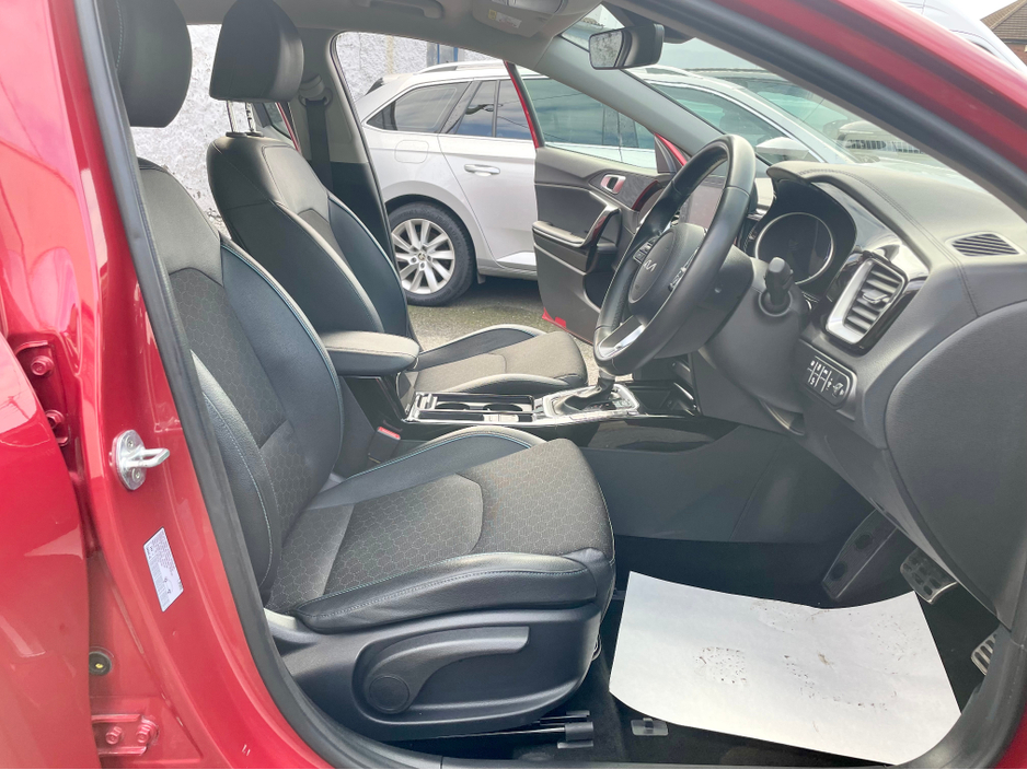 2023 Kia XCeed - image 8