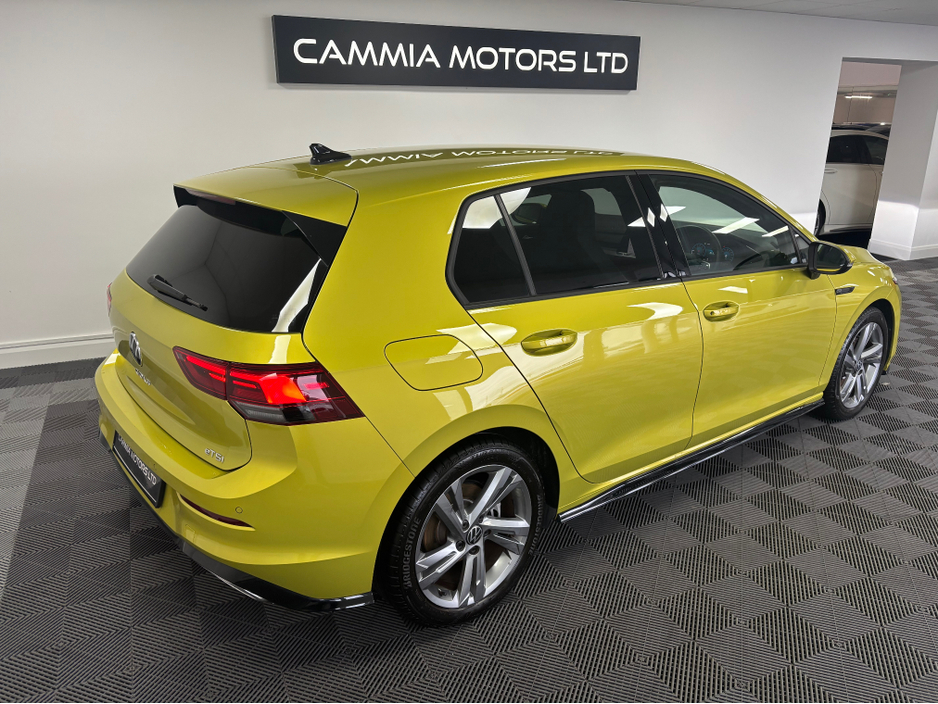 2021 Volkswagen Golf - image 3