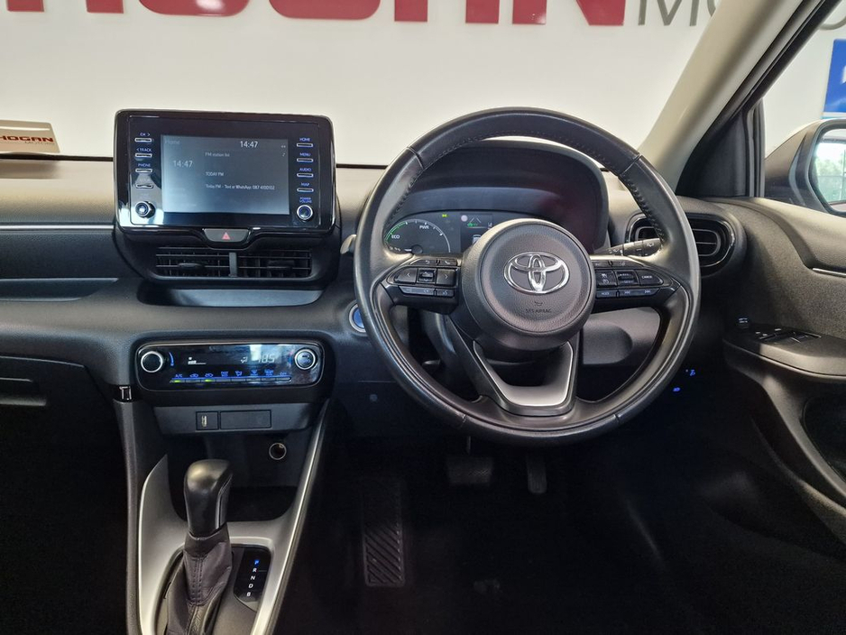 2022 Toyota Yaris - image 7