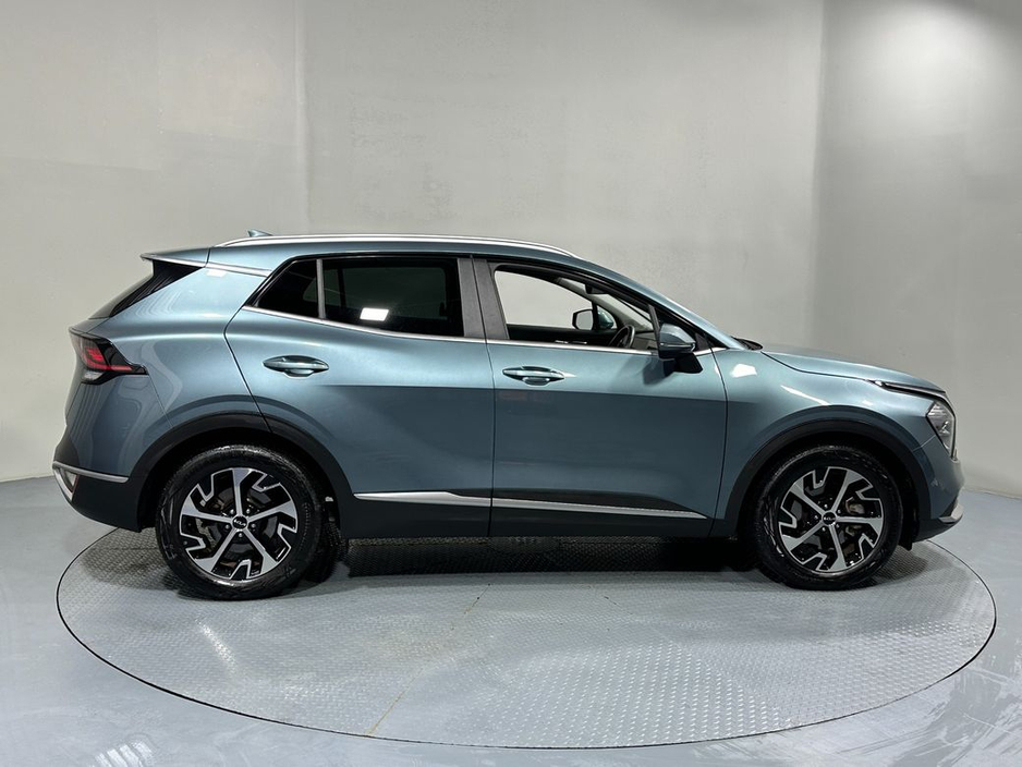 2025 Kia Sportage - image 8