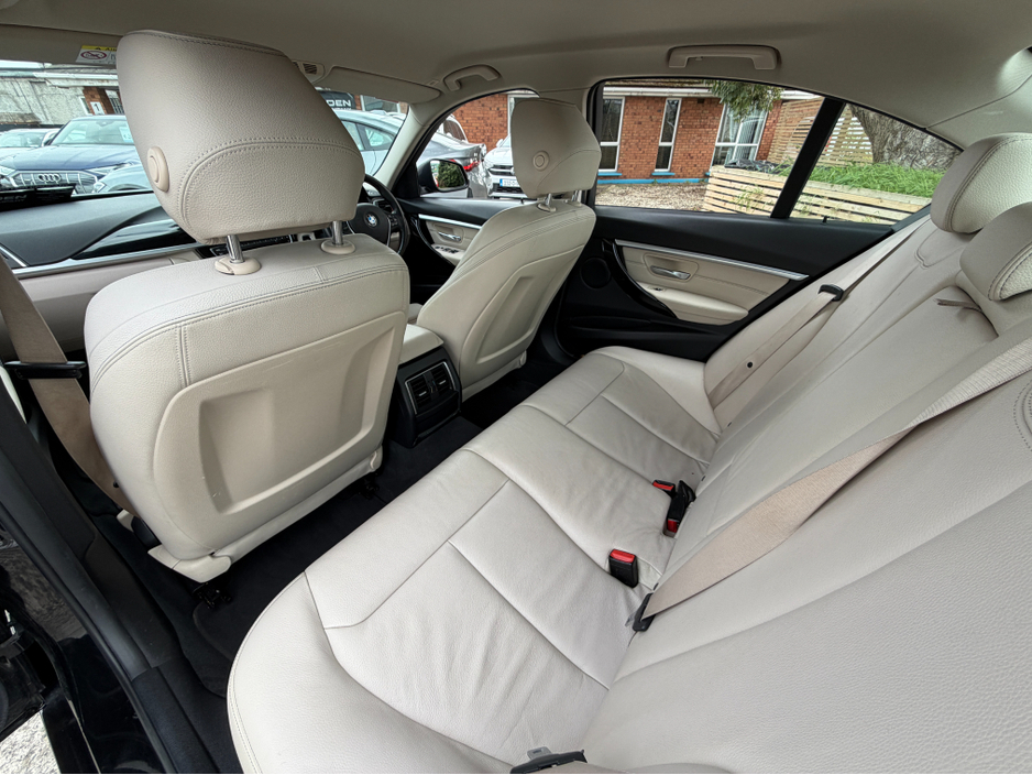 2017 BMW 3 Series - image 24