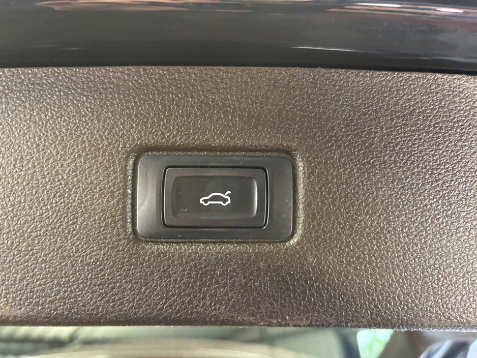 2016 Audi Q7 - image 12