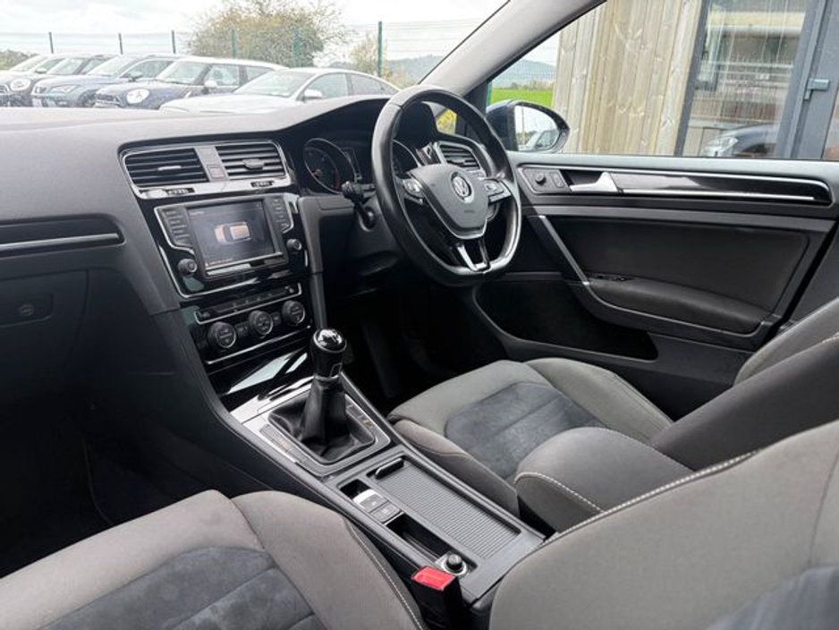 2016 Volkswagen Golf - image 9