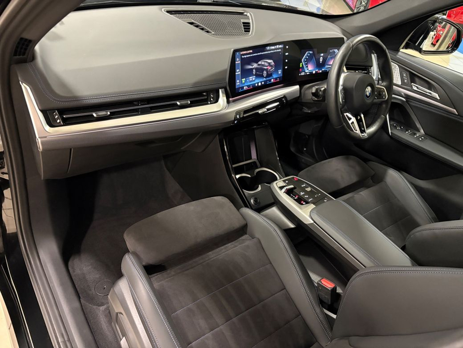 2025 BMW X1 - image 17