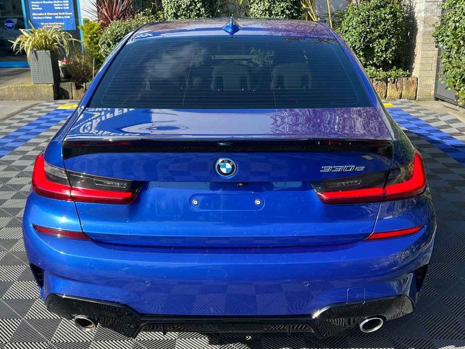 2022 BMW 3 Series - image 16