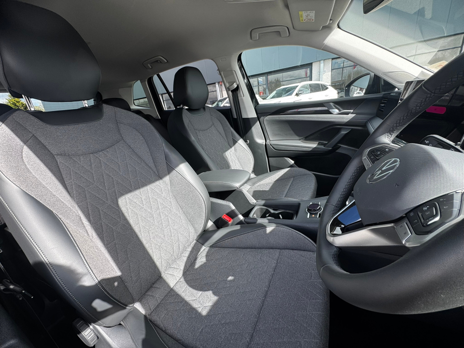 2025 Volkswagen Tiguan - image 22