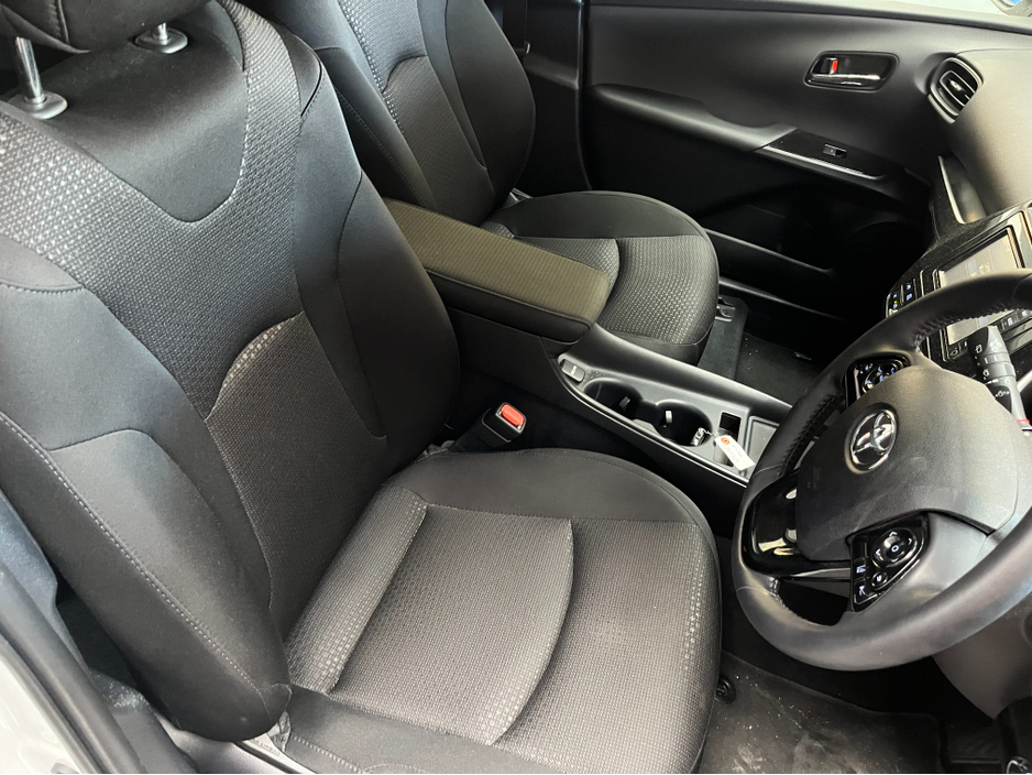 2022 Toyota Prius - image 9