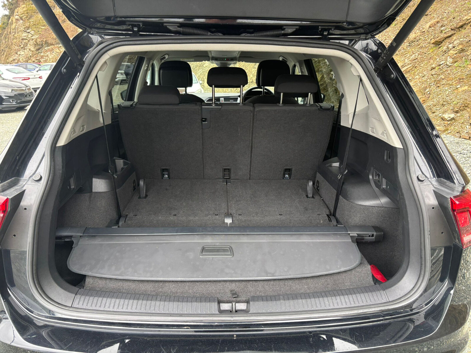 2023 Volkswagen Tiguan - image 10