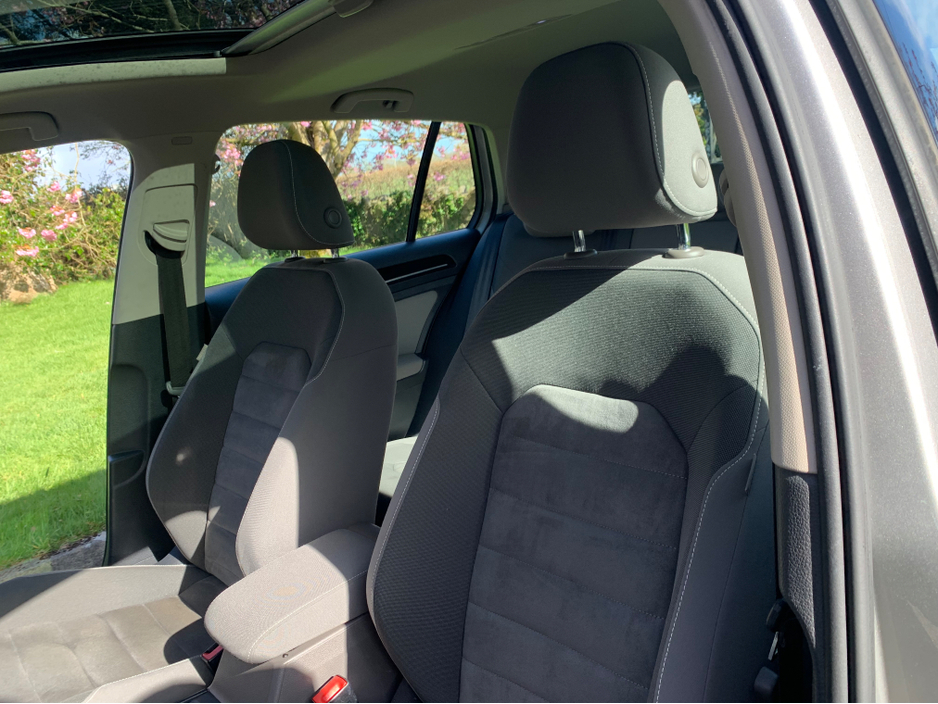 2014 Volkswagen Golf - image 19