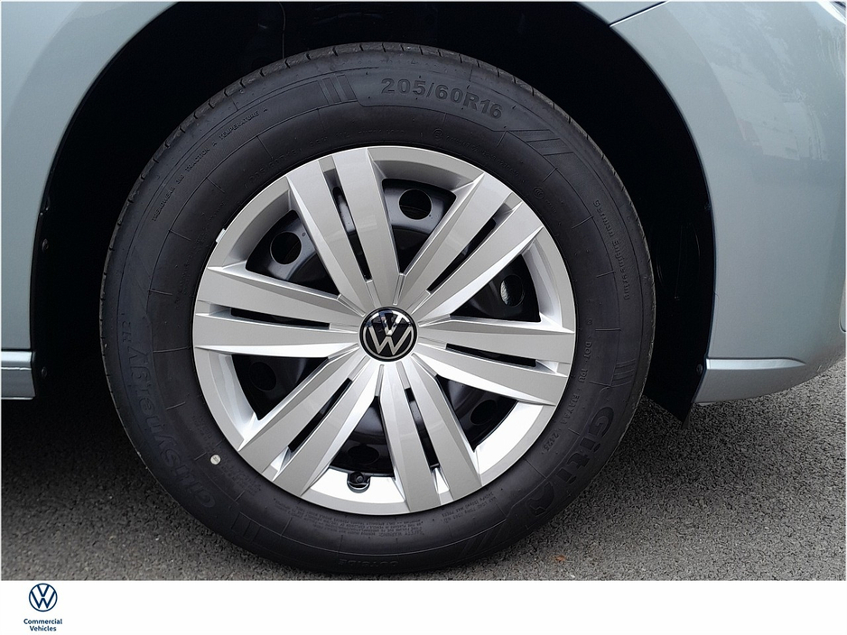 2025 Volkswagen Caddy - image 8